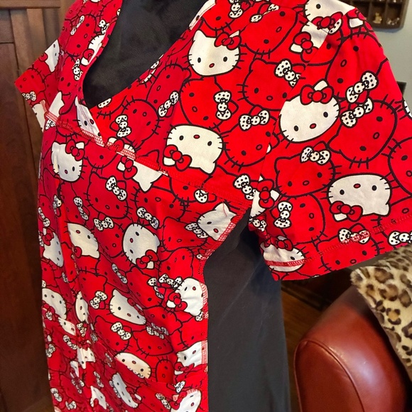 "Sanrio-Hello Kitty" scrub top, M, like new condition - Picture 3 of 9
